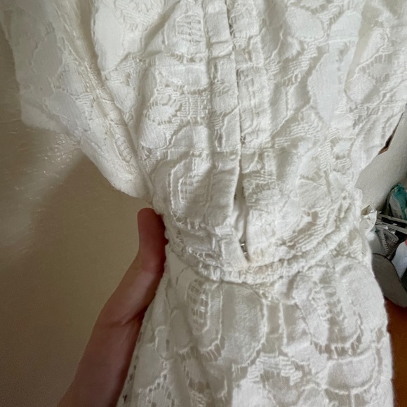 Lace Kendall and Kylie dress - Picture 5 of 12